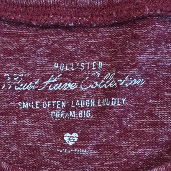 Hollister t-shirt! 👚 - Picture 3 of 5